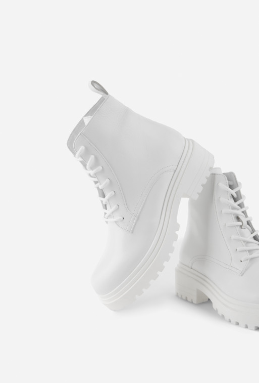 Crush white leather boots /baize/